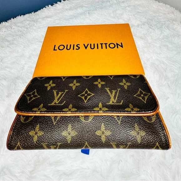 LOUIS VUITTON Monogram Canvas Pochette Twin GM Shoulder Bag - Picture 3 of 10